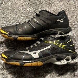 Used Mizuno volleyball shoes size 8.5